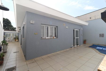Casa à venda com 260m², 3 quartos e 6 vagasQuintal