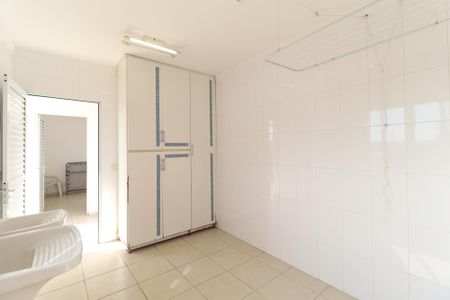 Casa à venda com 260m², 3 quartos e 6 vagasÁrea de serviço