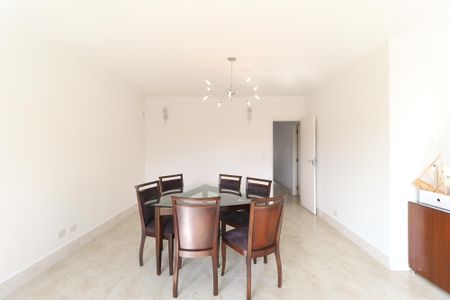 Casa à venda com 260m², 3 quartos e 6 vagasSala