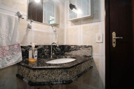 Casa à venda com 110m², 3 quartos e 3 vagasBanheiro 2