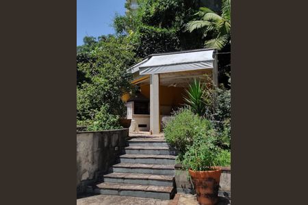 Casa à venda com 613m², 4 quartos e 2 vagas Casa à venda com 613m², 4 quartos e 2 vagasFoto 32