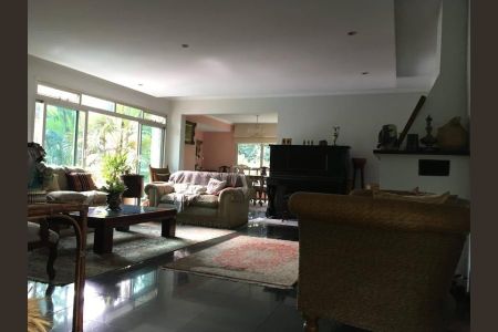 Casa à venda com 613m², 4 quartos e 2 vagas Casa à venda com 613m², 4 quartos e 2 vagasFoto 22