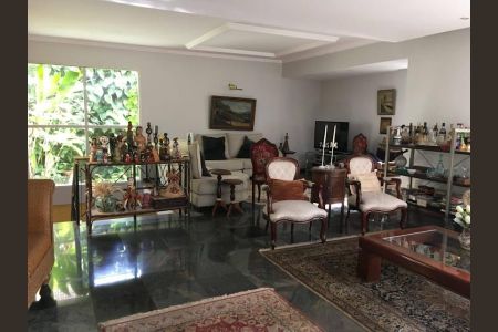 Casa à venda com 613m², 4 quartos e 2 vagas Casa à venda com 613m², 4 quartos e 2 vagasFoto 01