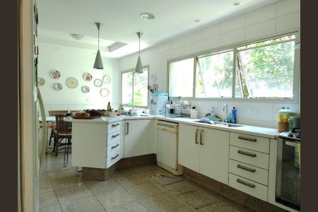 Casa à venda com 613m², 4 quartos e 2 vagas Casa à venda com 613m², 4 quartos e 2 vagasFoto 03