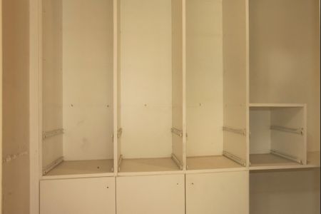 Casa para alugar com 108m², 2 quartos e 2 vagasSuíte 1 - Closet