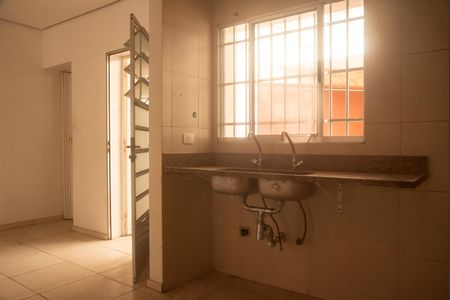 Casa para alugar com 108m², 2 quartos e 2 vagasCozinha