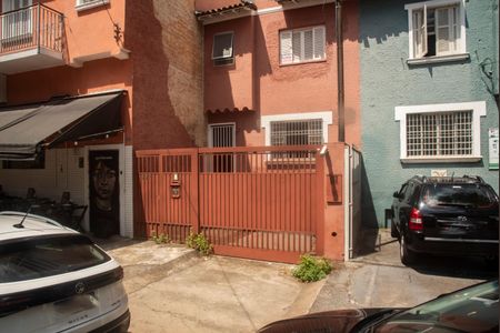 Casa para alugar com 108m², 2 quartos e 2 vagasFachada