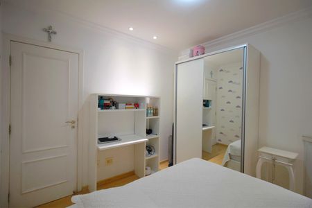 Apartamento à venda com 156m², 4 quartos e 3 vagasQuarto 2