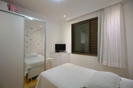 Apartamento à venda com 156m², 4 quartos e 3 vagasQuarto 2