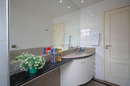 Apartamento à venda com 156m², 4 quartos e 3 vagasBanheiro