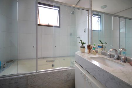 Apartamento à venda com 156m², 4 quartos e 3 vagasBanheiro da Suíte