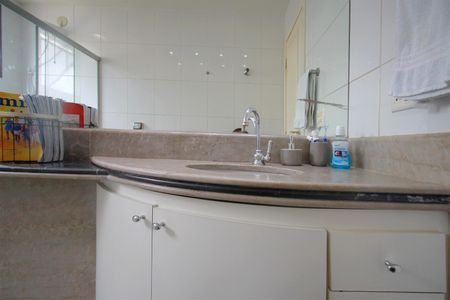 Apartamento à venda com 156m², 4 quartos e 3 vagasBanheiro