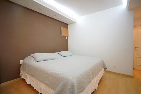Apartamento à venda com 156m², 4 quartos e 3 vagasSuite