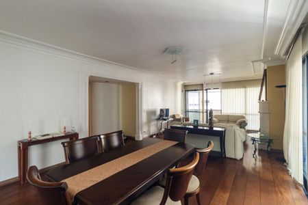 Apartamento à venda com 238m², 4 quartos e 4 vagasSala