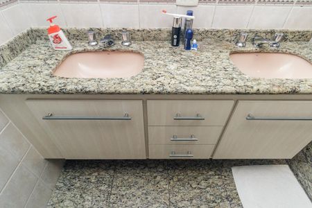 Apartamento à venda com 238m², 4 quartos e 4 vagasBanheiro 1 - Suíte