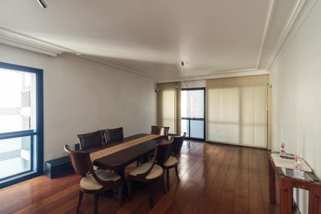 Apartamento à venda com 238m², 4 quartos e 4 vagasSala