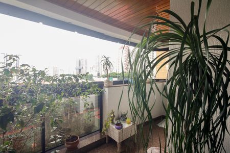 Apartamento à venda com 134m², 3 quartos e 3 vagasVaranda 