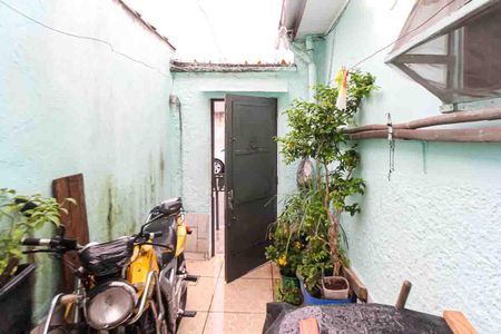 Casa à venda com 85m², 2 quartos e sem vagaQuintal casa 02