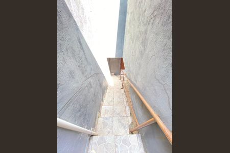 Casa para alugar com 40m², 2 quartos e 1 vaga Casa para alugar com 40m², 2 quartos e 1 vagaEscada