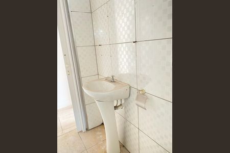 Casa para alugar com 40m², 2 quartos e 1 vaga Casa para alugar com 40m², 2 quartos e 1 vagaBanheiro