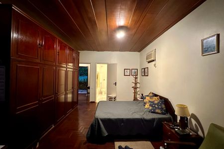 Casa à venda com 480m², 3 quartos e 2 vagasSuíte