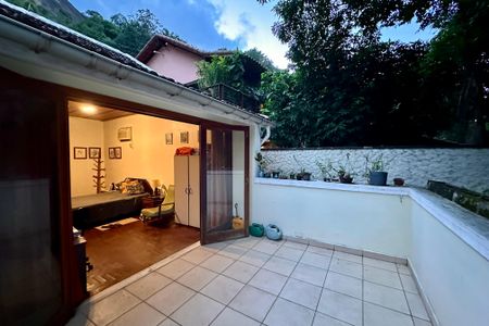 Casa à venda com 480m², 3 quartos e 2 vagasVaranda da Suíte