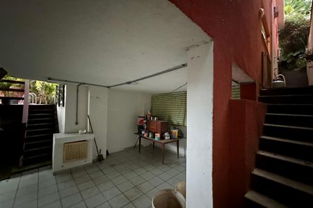 Casa à venda com 480m², 3 quartos e 2 vagasEscadas