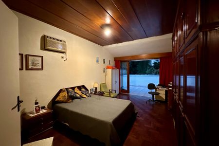 Casa à venda com 480m², 3 quartos e 2 vagasSuíte