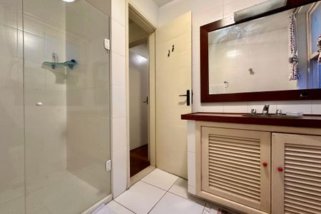 Casa à venda com 480m², 3 quartos e 2 vagasBanheiro social