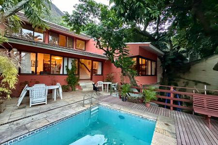 Casa à venda com 480m², 3 quartos e 2 vagasÁrea externa