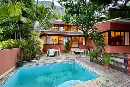 Casa à venda com 480m², 3 quartos e 2 vagasÁrea externa