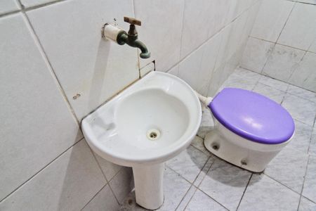 Casa à venda com 300m², 2 quartos e 2 vagasEdícula - banheiro