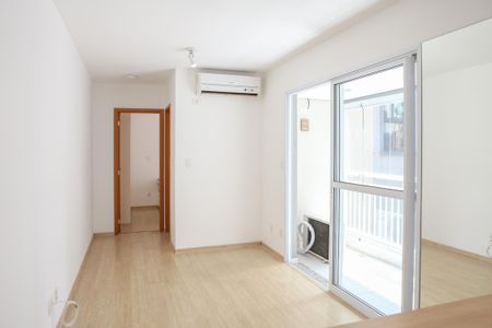 Apartamento à venda com 42m², 1 quarto e 1 vaga Apartamento à venda com 42m², 1 quarto e 1 vagaSala