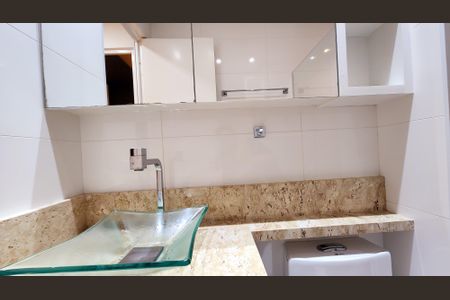 Apartamento à venda com 52m², 2 quartos e 1 vaga Apartamento à venda com 52m², 2 quartos e 1 vagaBanheiro