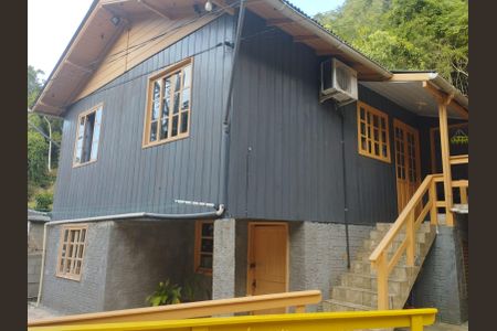 Casa para alugar com 60m², 2 quartos e 1 vaga Casa para alugar com 60m², 2 quartos e 1 vagaFachada