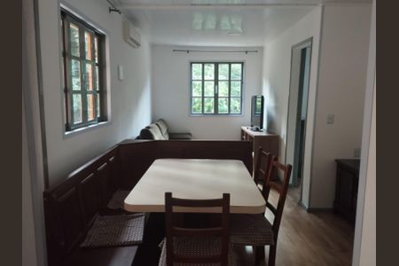 Casa para alugar com 60m², 2 quartos e 1 vaga Casa para alugar com 60m², 2 quartos e 1 vagaSala