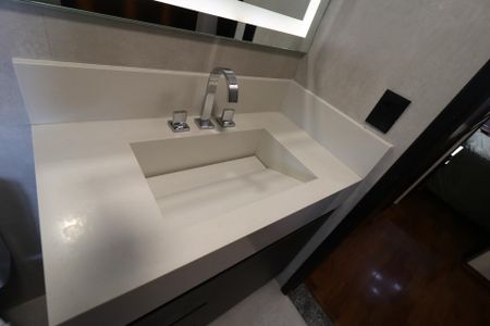 Apartamento à venda com 115m², 2 quartos e 2 vagasBanheiro da Suíte - Pia