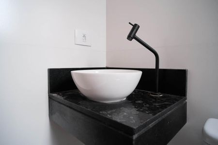 Casa à venda com 108m², 3 quartos e 2 vagasBanheiro Social