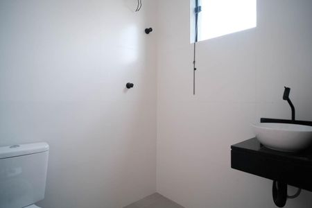 Casa à venda com 108m², 3 quartos e 2 vagasBanheiro da Suíte