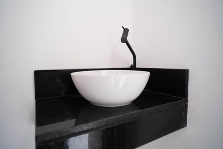 Casa à venda com 108m², 3 quartos e 2 vagasBanheiro Social