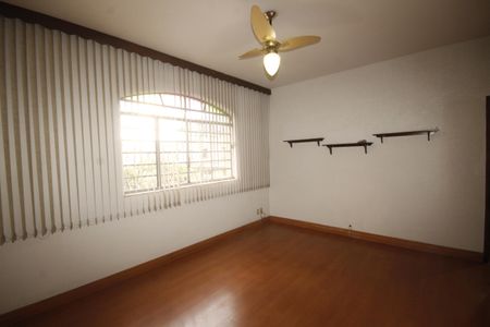 Casa à venda com 390m², 6 quartos e 2 vagasQuarto 4