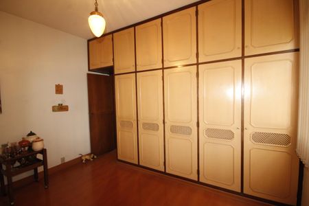 Casa à venda com 390m², 6 quartos e 2 vagasQuarto 2