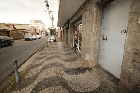 Casa à venda com 390m², 6 quartos e 2 vagasFachada