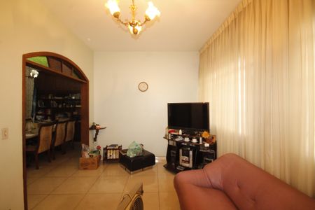 Casa à venda com 390m², 6 quartos e 2 vagasSala