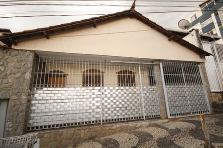 Casa à venda com 390m², 6 quartos e 2 vagasFachada
