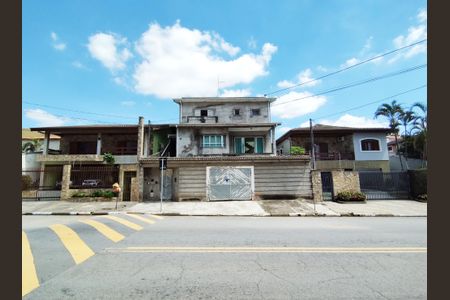 Casa à venda com 446m², 4 quartos e 12 vagas Casa à venda com 446m², 4 quartos e 12 vagasFachada