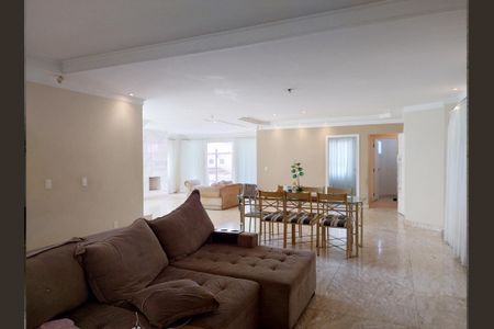 Casa à venda com 446m², 4 quartos e 12 vagas Casa à venda com 446m², 4 quartos e 12 vagasSala