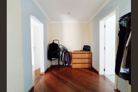 Casa à venda com 446m², 4 quartos e 12 vagas Casa à venda com 446m², 4 quartos e 12 vagasCloset da suíte 4