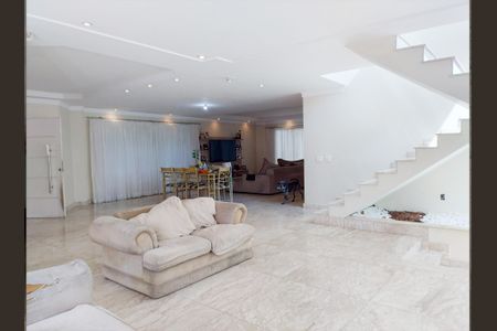 Casa à venda com 446m², 4 quartos e 12 vagas Casa à venda com 446m², 4 quartos e 12 vagasSala