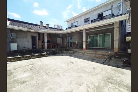 Casa à venda com 446m², 4 quartos e 12 vagas Casa à venda com 446m², 4 quartos e 12 vagasQuintal